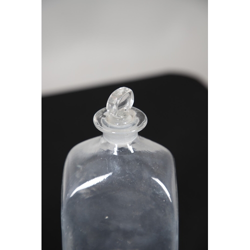 494 - A FINE GEORGE III GENTLEMAN'S MAHOGANY AND BOXWOOD STRUNG WASHSTAND. the crossbanded top opening to ... 