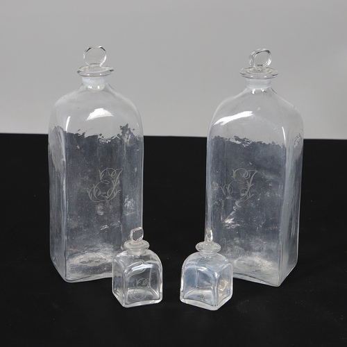 494 - A FINE GEORGE III GENTLEMAN'S MAHOGANY AND BOXWOOD STRUNG WASHSTAND. the crossbanded top opening to ... 