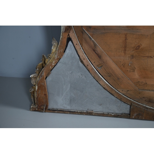 535 - A LARGE 19TH CENTURY GILT GESSO OVAL WALL MIRROR. the tripple section plate to a wire mounted gilt g... 