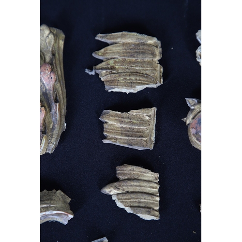 535 - A LARGE 19TH CENTURY GILT GESSO OVAL WALL MIRROR. the tripple section plate to a wire mounted gilt g... 