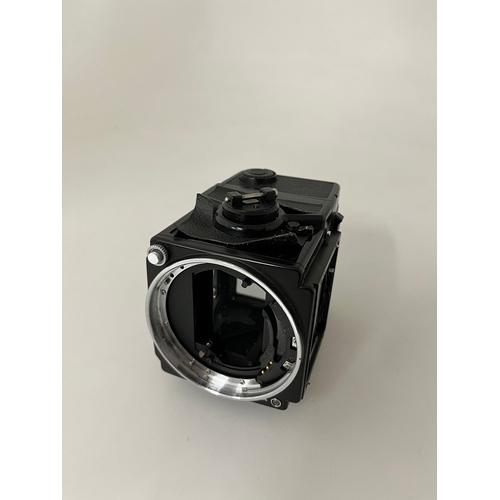 570 - ZENZA BRONICA CAMERA, LENSES & ACCESSORIES. A Zenza Bronica ERTS camera, with an attached Zenzanon l... 