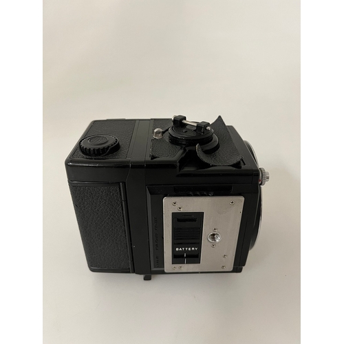 570 - ZENZA BRONICA CAMERA, LENSES & ACCESSORIES. A Zenza Bronica ERTS camera, with an attached Zenzanon l... 