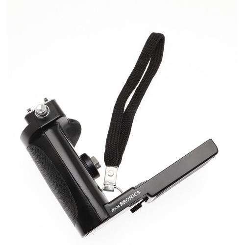 570 - ZENZA BRONICA CAMERA, LENSES & ACCESSORIES. A Zenza Bronica ERTS camera, with an attached Zenzanon l... 