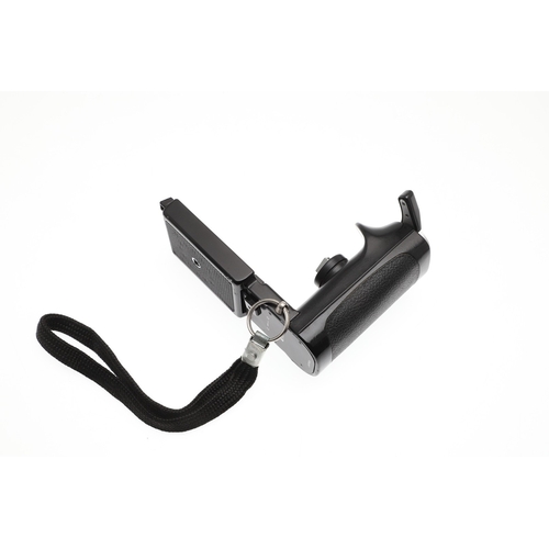 570 - ZENZA BRONICA CAMERA, LENSES & ACCESSORIES. A Zenza Bronica ERTS camera, with an attached Zenzanon l... 