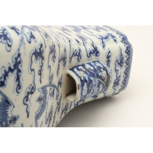 670 - CHINESE BLUE & WHITE HU VASE - GUANGXU PERIOD. Guangxu mark and period, the Hu shaped vase painted w... 