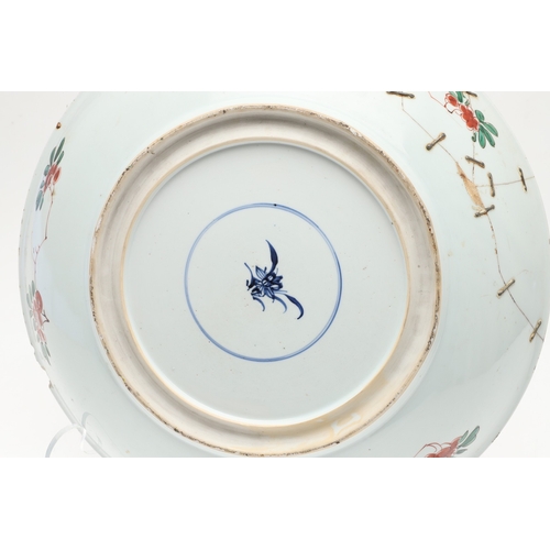 680 - LARGE CHINESE FAMILLE VERTE DISH. Kangxi period (1662-1722), the large shallow dish painted with a v... 