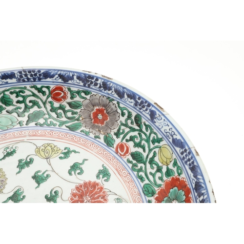 680 - LARGE CHINESE FAMILLE VERTE DISH. Kangxi period (1662-1722), the large shallow dish painted with a v... 