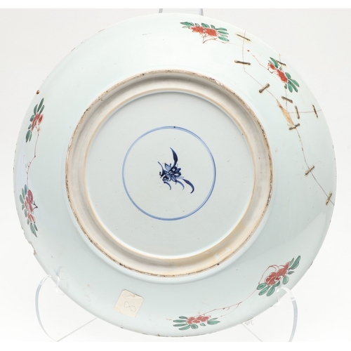 680 - LARGE CHINESE FAMILLE VERTE DISH. Kangxi period (1662-1722), the large shallow dish painted with a v... 