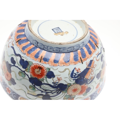 681 - LARGE CHINESE VERTE IMARI BOWL. Kangxi period (1661-1722), the large bowl painted with flowers and l... 