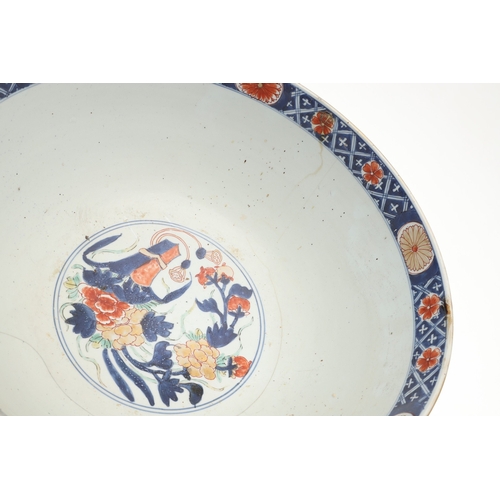 681 - LARGE CHINESE VERTE IMARI BOWL. Kangxi period (1661-1722), the large bowl painted with flowers and l... 