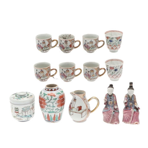 698 - CHINESE FAMILLE VERTE LIDDED JAR & OTHER ITEMS. A small lidded jar painted with a variety of preciou... 