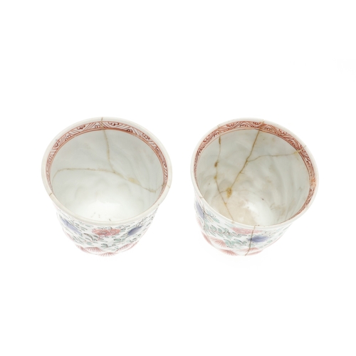 698 - CHINESE FAMILLE VERTE LIDDED JAR & OTHER ITEMS. A small lidded jar painted with a variety of preciou... 