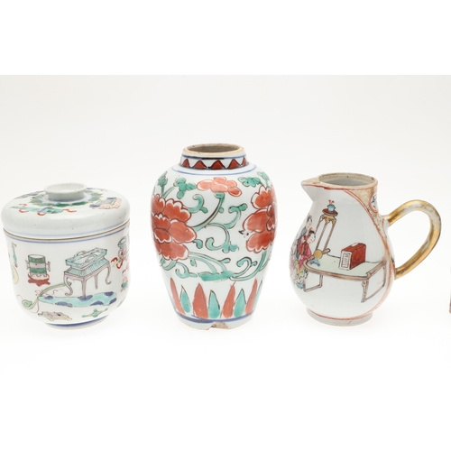 698 - CHINESE FAMILLE VERTE LIDDED JAR & OTHER ITEMS. A small lidded jar painted with a variety of preciou... 