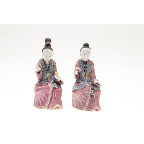 698 - CHINESE FAMILLE VERTE LIDDED JAR & OTHER ITEMS. A small lidded jar painted with a variety of preciou... 