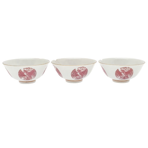 706 - SET OF THREE CHINESE 'PHOENIX MEDALLIONS' BOWLS - GUANGXU. A set of three porcelain bowls, painted i... 