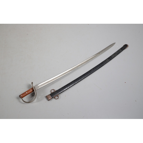 100 - AN 1890 PATTERN CAVALRY TROOPERS SWORD AND SCABBARD. With an 87 cm slightly curved and pointed blade... 
