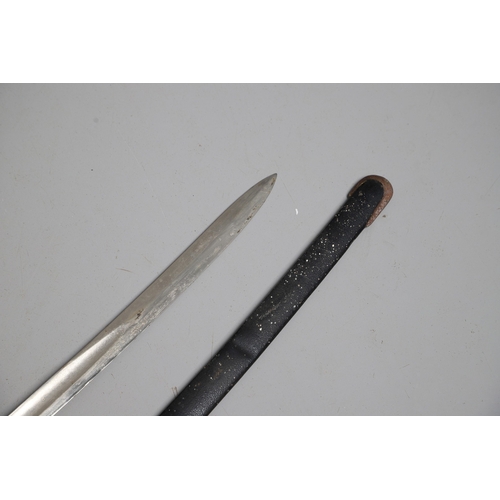 100 - AN 1890 PATTERN CAVALRY TROOPERS SWORD AND SCABBARD. With an 87 cm slightly curved and pointed blade... 