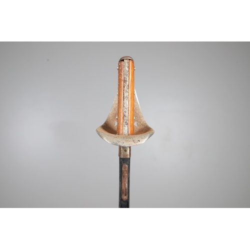 100 - AN 1890 PATTERN CAVALRY TROOPERS SWORD AND SCABBARD. With an 87 cm slightly curved and pointed blade... 