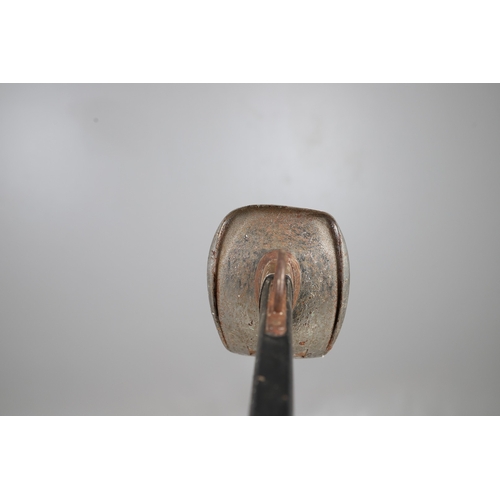 100 - AN 1890 PATTERN CAVALRY TROOPERS SWORD AND SCABBARD. With an 87 cm slightly curved and pointed blade... 