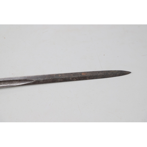 105 - A VICTORIAN NAVAL OFFICER'S SWORD. An 1827 Pattern sword with a 79.5 cm pointed fullered, unsharpene... 
