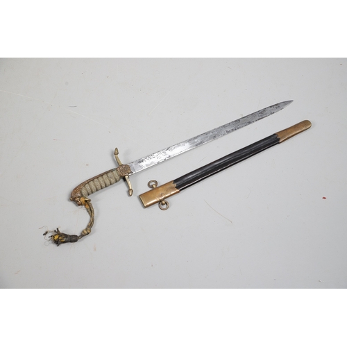 109 - A VICTORIAN MIDSHIPMAN'S DIRK AND SCABBARD. With a 44 cm straight, pointed unfullered blade, the cro... 