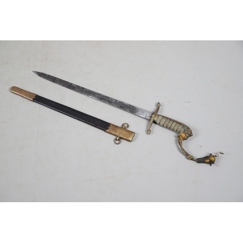 109 - A VICTORIAN MIDSHIPMAN'S DIRK AND SCABBARD. With a 44 cm straight, pointed unfullered blade, the cro... 