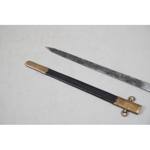 109 - A VICTORIAN MIDSHIPMAN'S DIRK AND SCABBARD. With a 44 cm straight, pointed unfullered blade, the cro... 