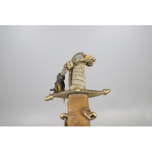 109 - A VICTORIAN MIDSHIPMAN'S DIRK AND SCABBARD. With a 44 cm straight, pointed unfullered blade, the cro... 