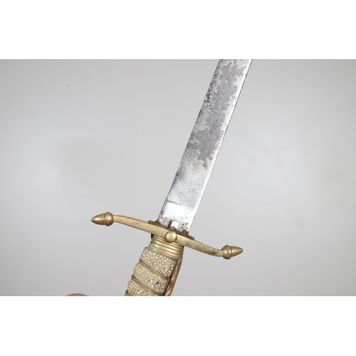 109 - A VICTORIAN MIDSHIPMAN'S DIRK AND SCABBARD. With a 44 cm straight, pointed unfullered blade, the cro... 