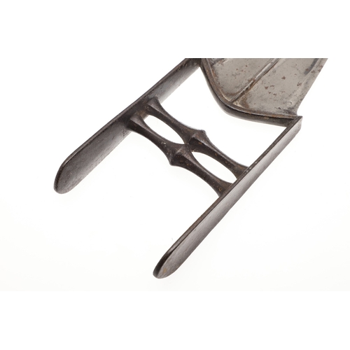 AN INDIAN KATAR OR JAMADHAR DAGGER. A 'punch dagger' having a short 13. ...