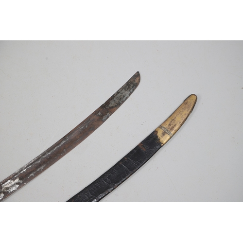 81 - A GEORGE III NAVAL OFFICER'S SWORD AND SCABBARD BY DRURY OF LONDON. The 82 cm broad curved blade wit... 
