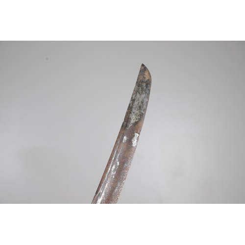 81 - A GEORGE III NAVAL OFFICER'S SWORD AND SCABBARD BY DRURY OF LONDON. The 82 cm broad curved blade wit... 