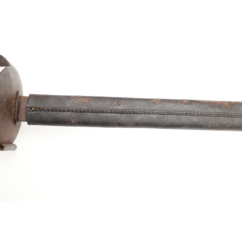 85 - AN 1804 PATTERN NAVAL BOARDING CUTLASS AND SCABBARD. With a broad 75.5 cm straight flat blade, with ... 