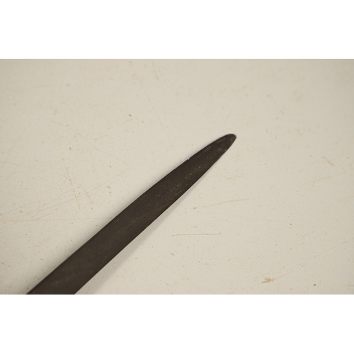 91 - A VICTORIAN 1822 PATTERN INFANTRY OFFICER'S SWORD. With an 80 cm slightly curved, pointed blade with... 