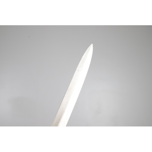 99 - AN 1890 PATTERN CAVALRY TROOPERS SWORD AND SCABBARD. With an 87 cm slightly curved and pointed blade... 