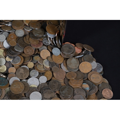 A LARGE COLLECTION OF WORLD COINS. A large mixed collection of World coins.