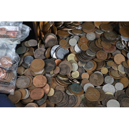 A LARGE COLLECTION OF WORLD COINS. A large mixed collection of World coins.