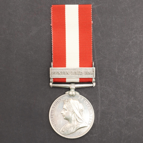 839 - A CANADIAN GENERAL SERVICE MEDAL WITH FENIAN RAID 1866 CLASP. MUSEUM SPECIMEN. A Canada general Serv... 