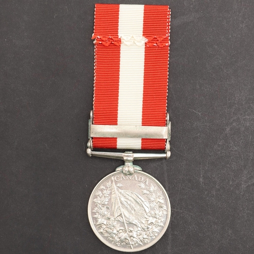 839 - A CANADIAN GENERAL SERVICE MEDAL WITH FENIAN RAID 1866 CLASP. MUSEUM SPECIMEN. A Canada general Serv... 