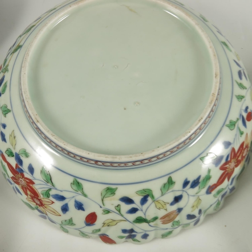 174 - JAPANESE SCALLOPED DISH WITH PEONY AND CHRYSANTHEMUM APPROX. 24cm DIA. AF, 3 CHINESE BLUE AND WHITE ... 