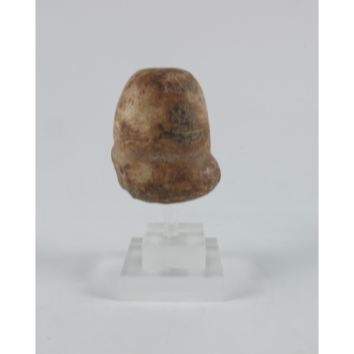 350 - EGYPTIAN, 19TH/  20TH DYNASTY CARVED ALABASTER HEAD OF A MALE FIGURE, PPROX. 5 cm