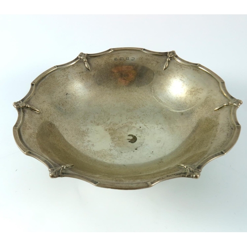 510 - SILVER FOOTED BOWL, SCALLOPED FORM, APPROX. 21 cm DIA, BIRMINGHAM 1931, MAKERS MARK INDISTINCT, APPR... 