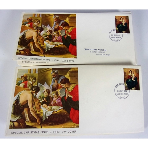 613 - 1967 GB CHRISTMAS ISSUE ON 300 FDCs, VARIOUS FORMATS, SINGLES, SETS, CYLINDER BLOCKS, R £10