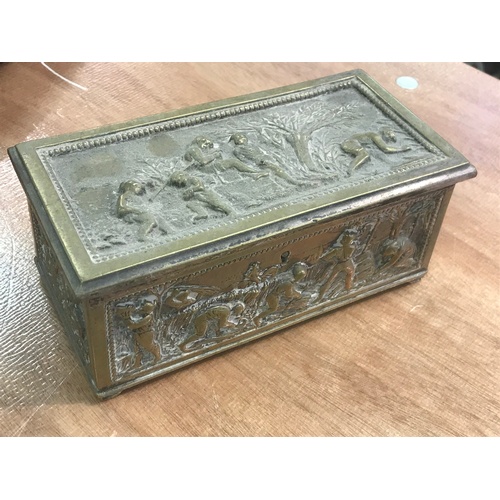 796 - MISC. COPPER AND BRASSWARE INCLUDING HORSE BRASSES AND GOOD QUALITY RELIEF DECORATED CASKET