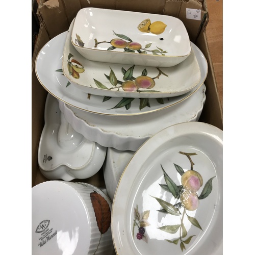 805 - 24 PIECES OF ROYAL WORCESTER EVESHAM AND SIMILAR PORCELAIN