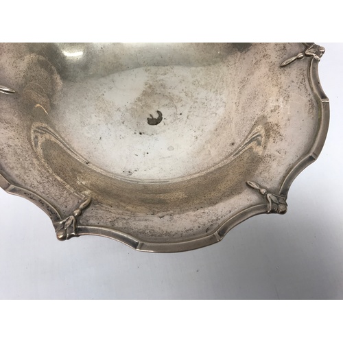 510 - SILVER FOOTED BOWL, SCALLOPED FORM, APPROX. 21 cm DIA, BIRMINGHAM 1931, MAKERS MARK INDISTINCT, APPR... 