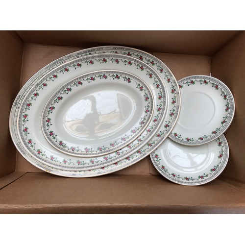 477 - A E GRAY DINNERWARE