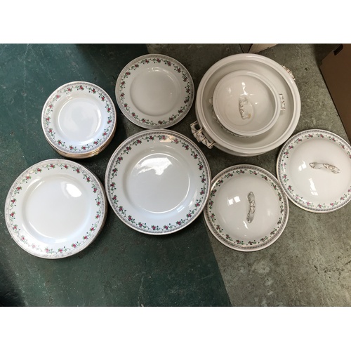 477 - A E GRAY DINNERWARE