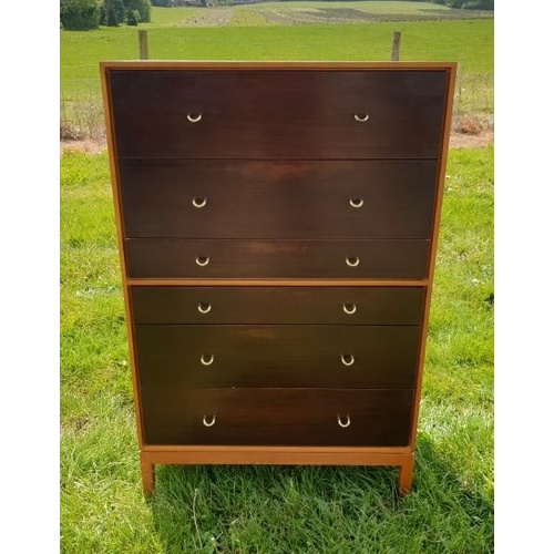 256 - STYLISH 1970s PART BEDROOM SUITE COMPRISING 2 CHESTS OF DRAWERS AND A MATCHING DRESSING TABLE WITH M... 