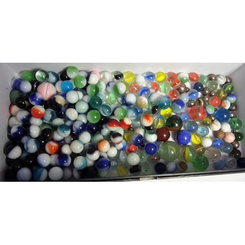 39 - QUANTITY OF OLD MIXED SIZED MARBLES